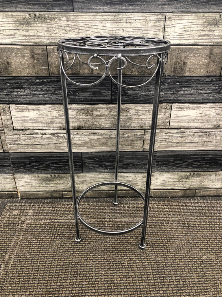 DISTRESSED GRAY PLANT STAND.