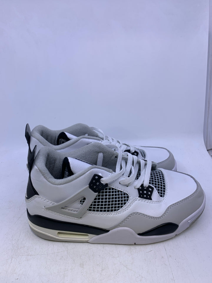 Nike Size 8.5 Young Men's Sneakers