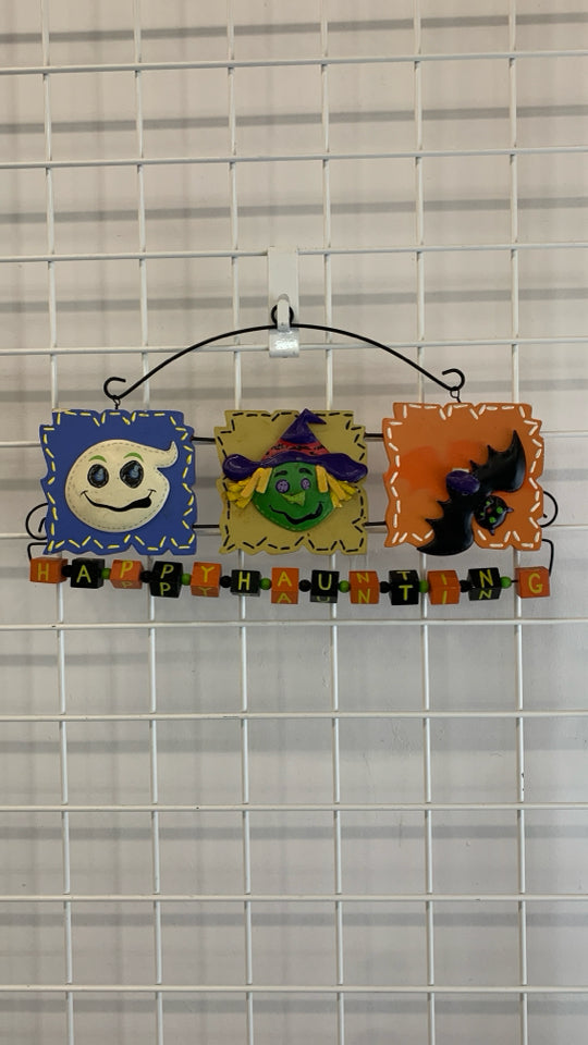 "HAPPY HAUNTING" HANGING WOOD DECOR .