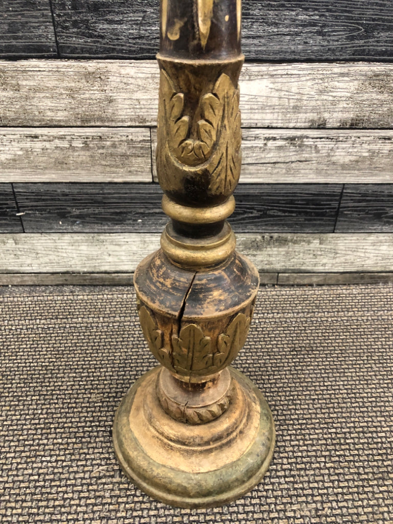 WOODEN DISTRESSED CANDLE HOLDER.