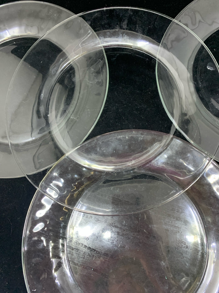 4 CLEAR GLASS DINNER PLATES.