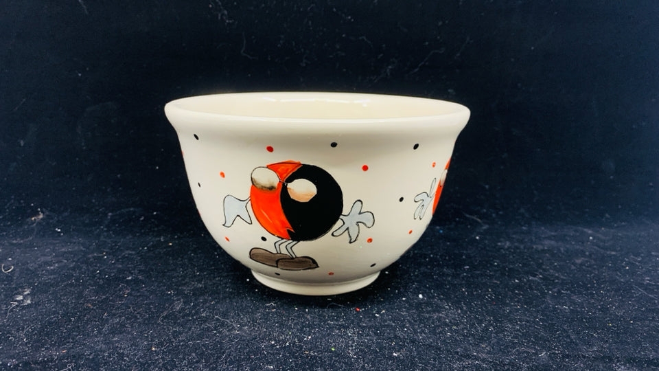 SMALL RED AND BLACK FIGURE BOWL.