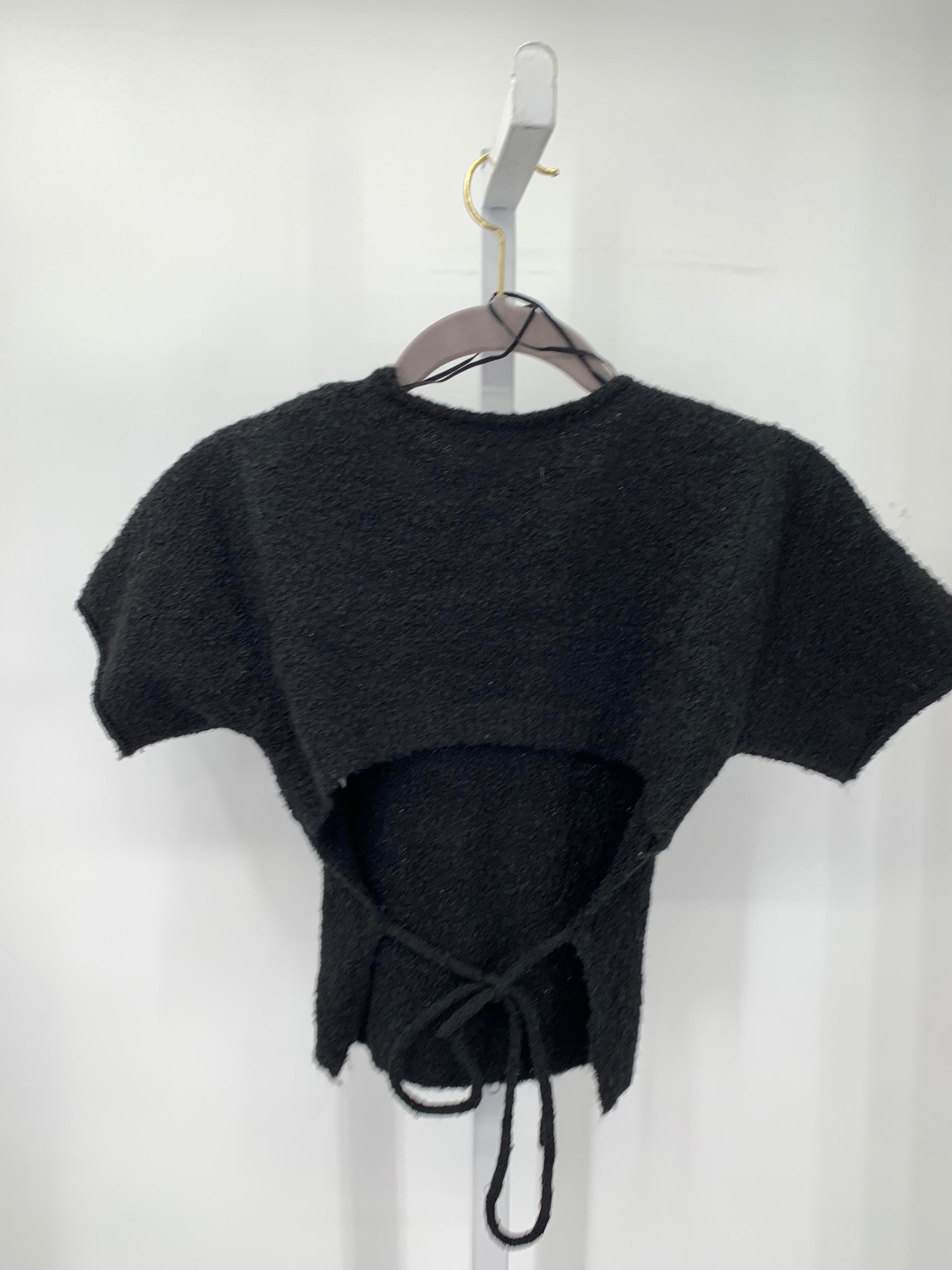 Size Small Juniors Short Sleeve Sweater