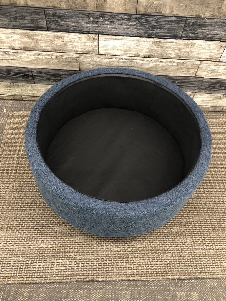 BLUE CLOTH STORAGE OTTOMAN.