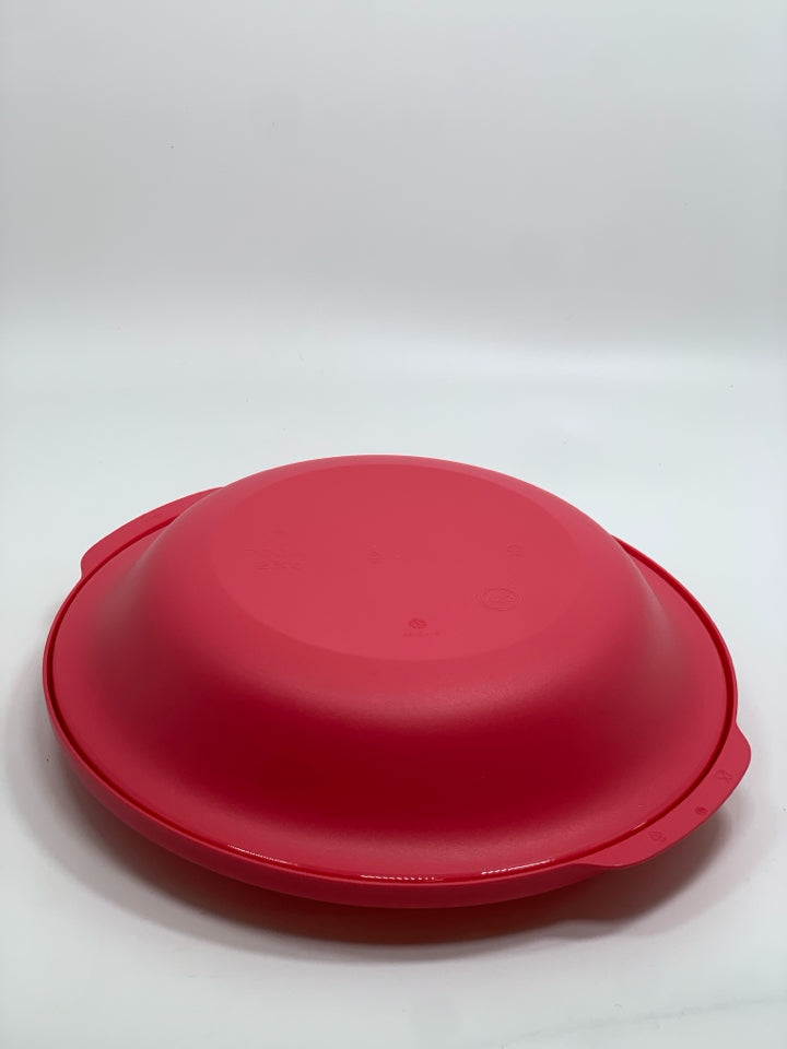 4 PINK TUPPERWARE PLATES W/AIRTIGHT LIDS.