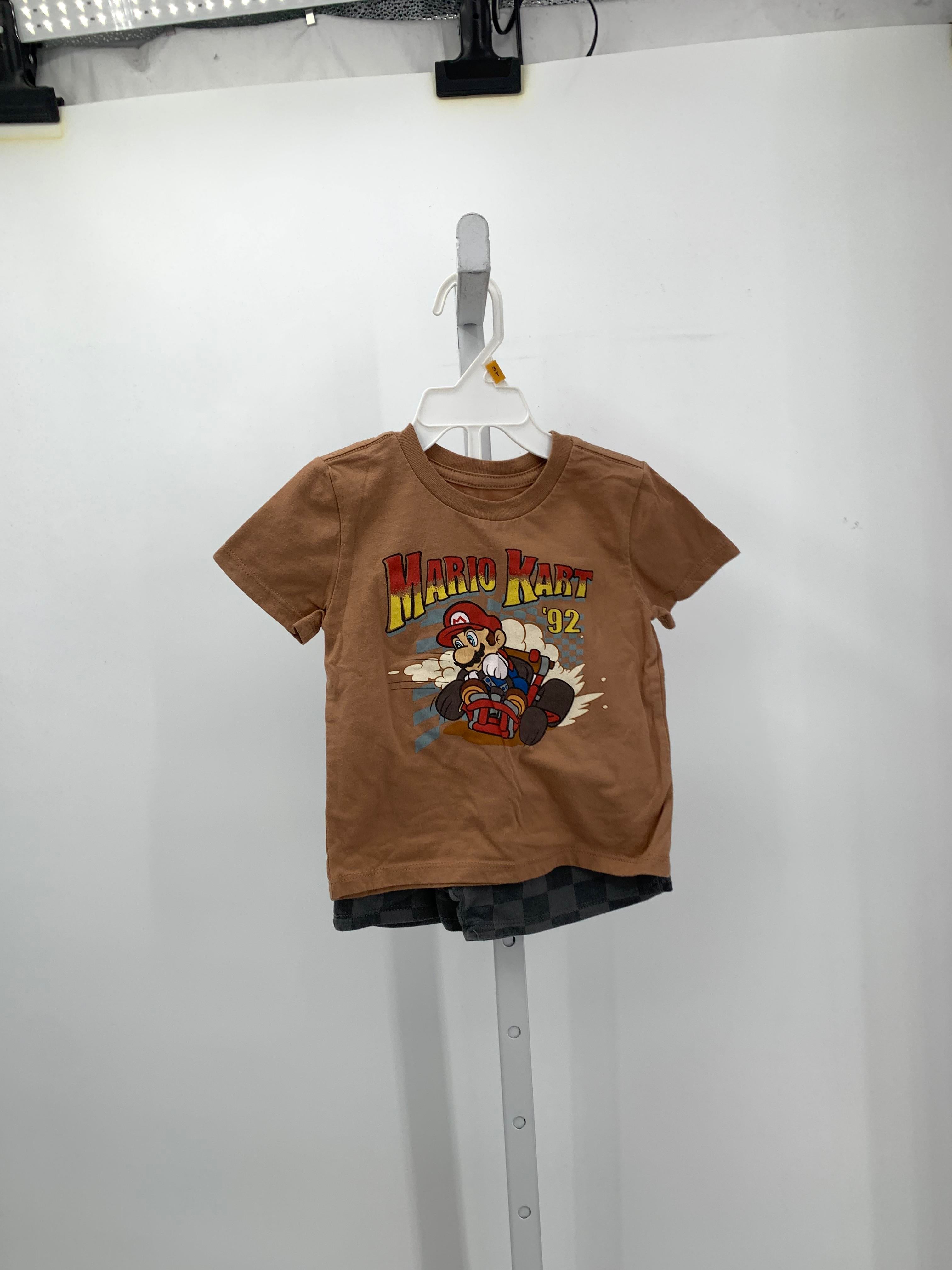 GRAPHIC SHIRT AND SHORTS.