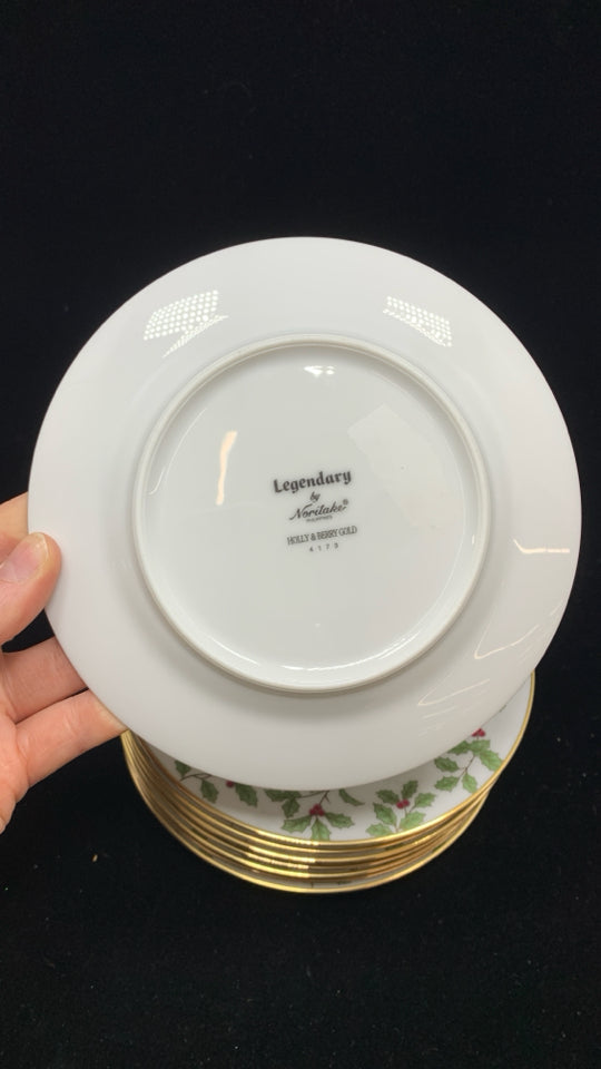 HOLLY & BERRY CHRISTMAS DISH SET SRV FOR 8- NORITAKE.