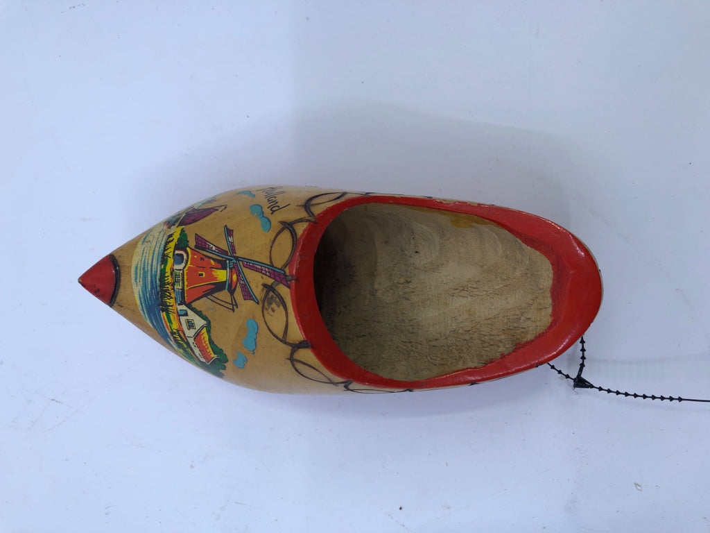 WOOD CARVED HOLLAND PAINTED CLOG.