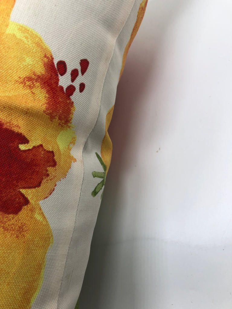 WATER-COLOR STYLE ORANGE FLORAL PILLOW.