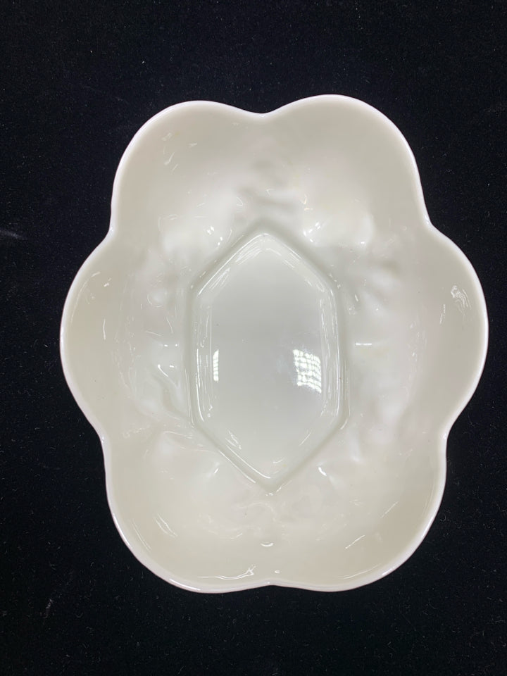 BELLEEK PORCELAIN SHELL DISH.