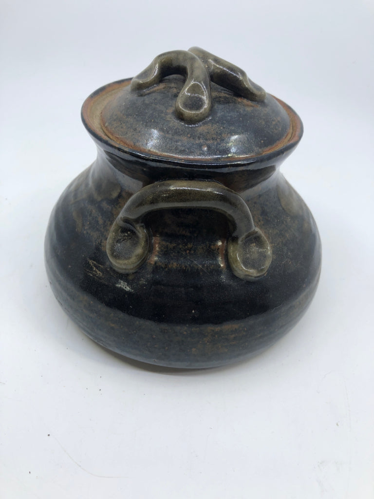 BLUE/GREEN POTTERY CROCK W/ HANDLES.
