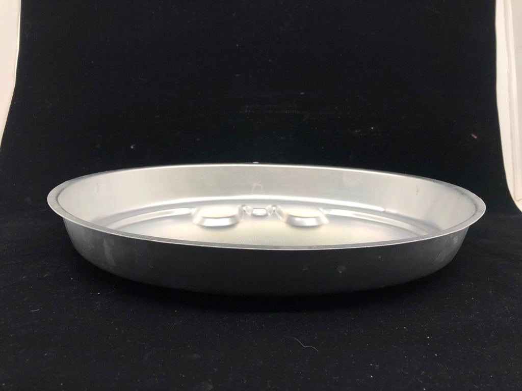 OVAL BATMAN SYMBOL CAKE PAN.