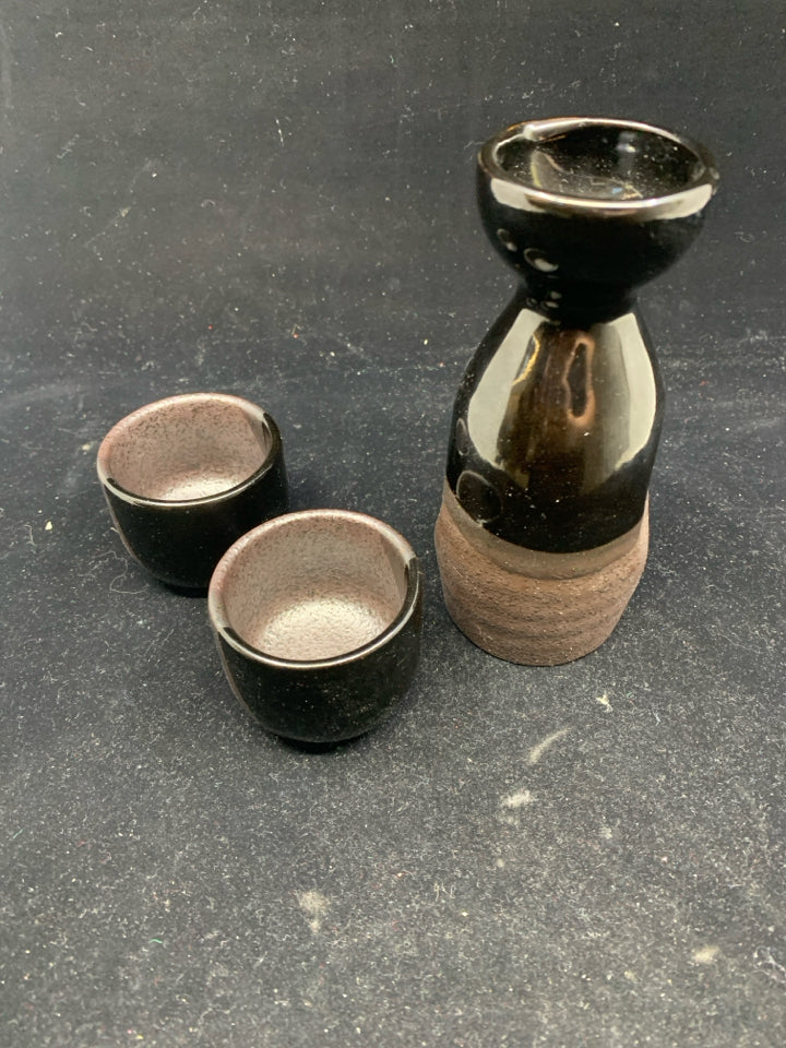 3PC BLACK SAKE SET - DECANTER, 2 CUPS.