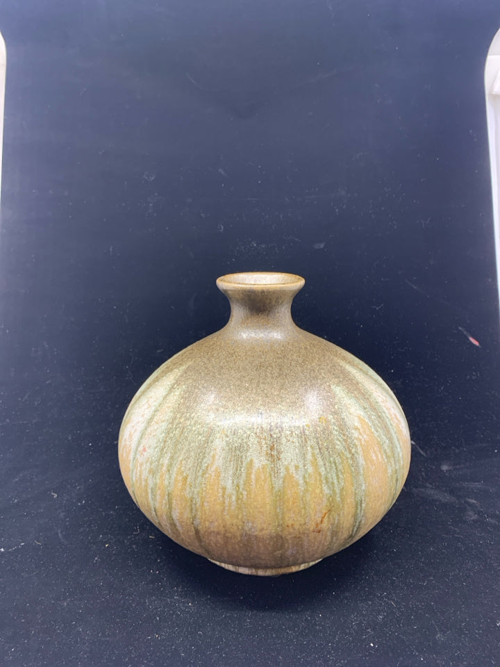 WIDE BASE DRIP VASE W NARROW TOP.