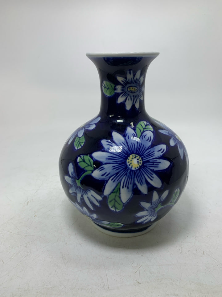 COBALT BLUE VASE W/ FLOWERS.