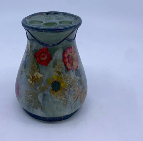 DRIED FLOWERS TOOTHBRUSH HOLDER.