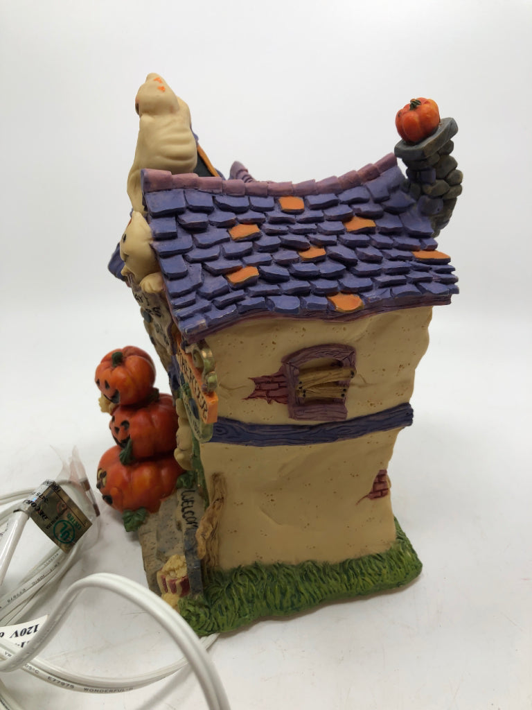 LIGHTED RESIN HALLOWEEN THEATER HOUSE.