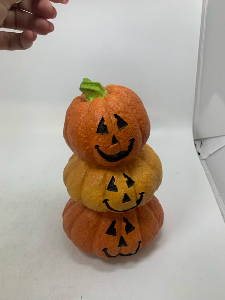 3 STACKING RESIN JACKO LANTERNS.