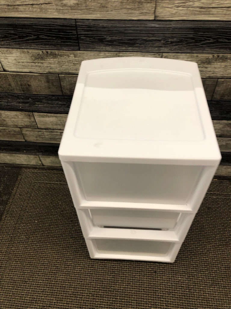 3 DRAWER PLASTIC STORAGE DRAWERS ON WHEELS.