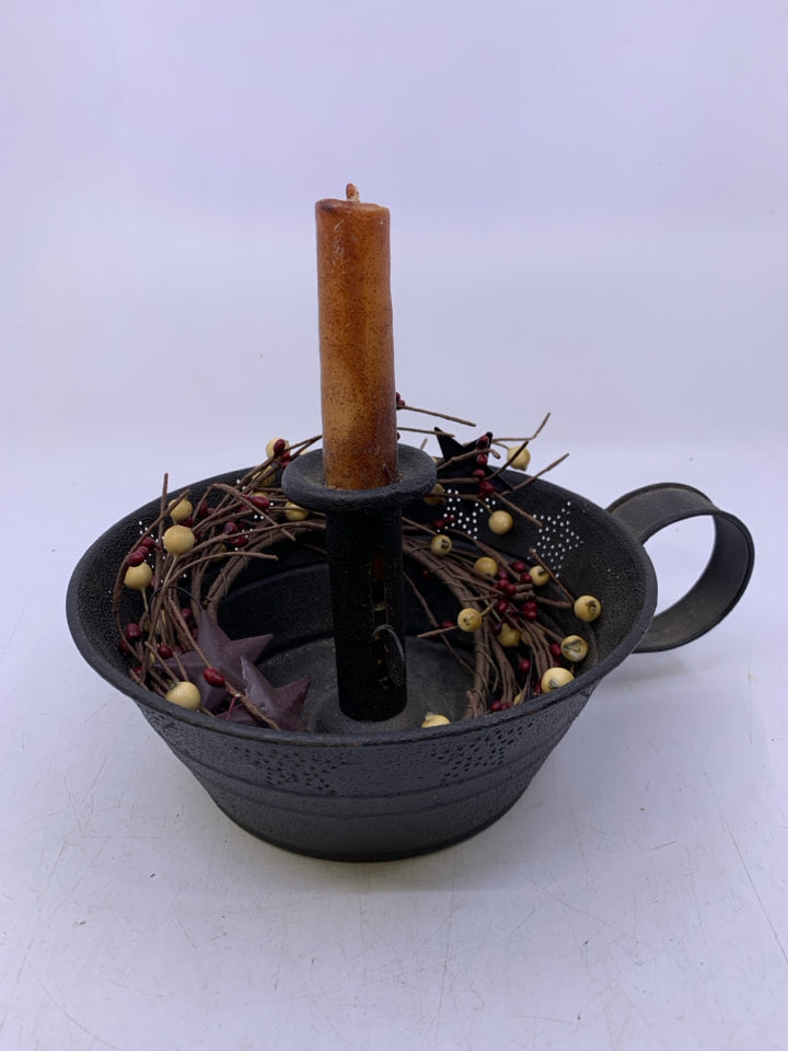 METAL TAPERED CANDLE HOLDER W/ PIP BERRIES/METAL STAR WREATH HANDLE.