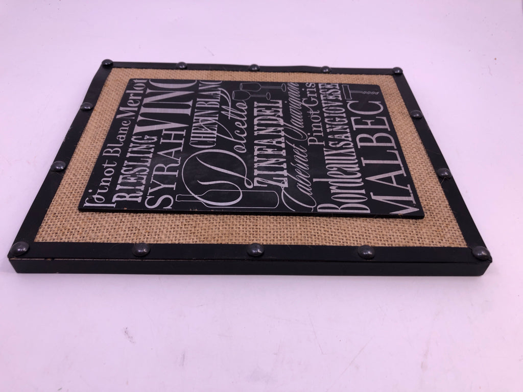 BLACK/WHITE WINE SCRIPT W/ BURLAP TRIM.