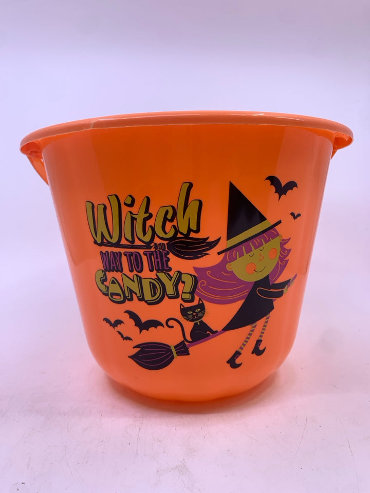 WITCH WAY PLASTIC ORANGE CANDY BUCKET W/ HANDLE.