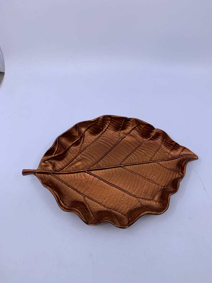 METAL RUST COLORED TEXTURE LEAF SHAPE CATCH ALL DISH.