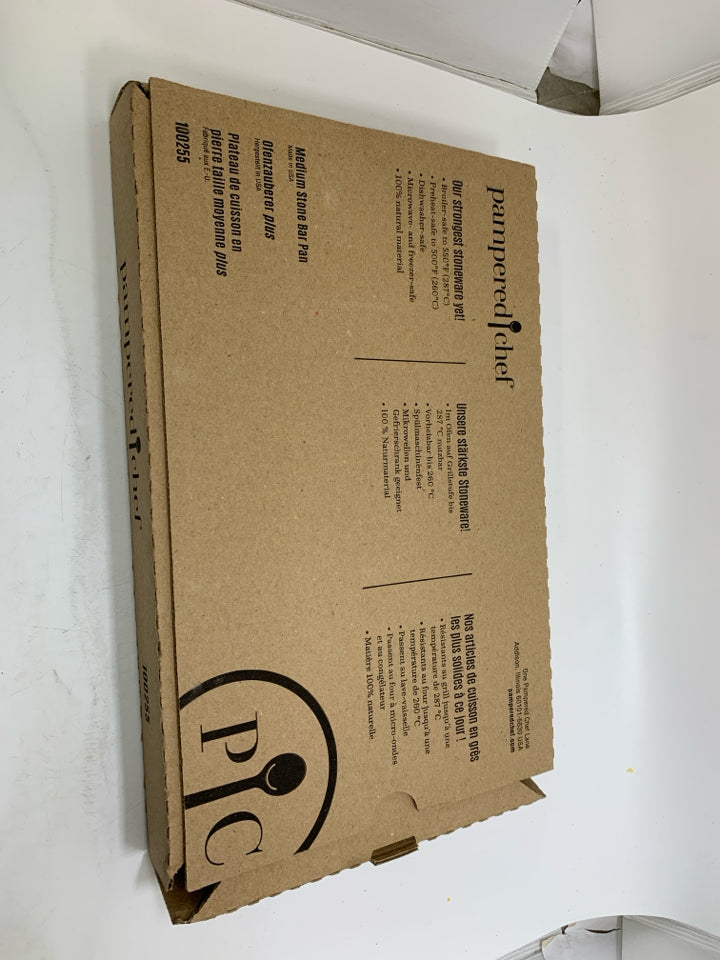 NIB MEDIUM STONE BAR PAN 13" X 9" #100255.