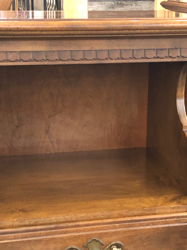 VTG NIGHTSTAND, 1 DRAWER AND CUBBY.