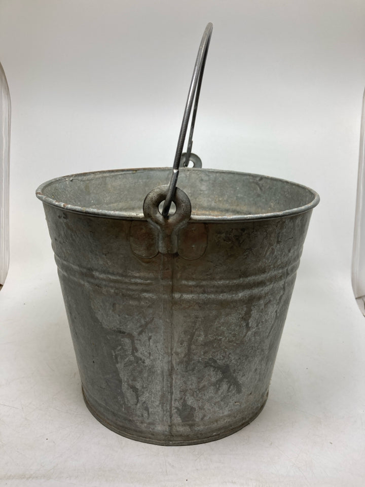 VINTAGE METAL BUCKET