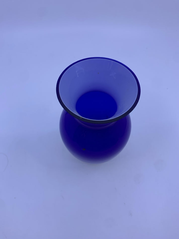 BLUE WITH DARK BOTTOM GLASS VASE.