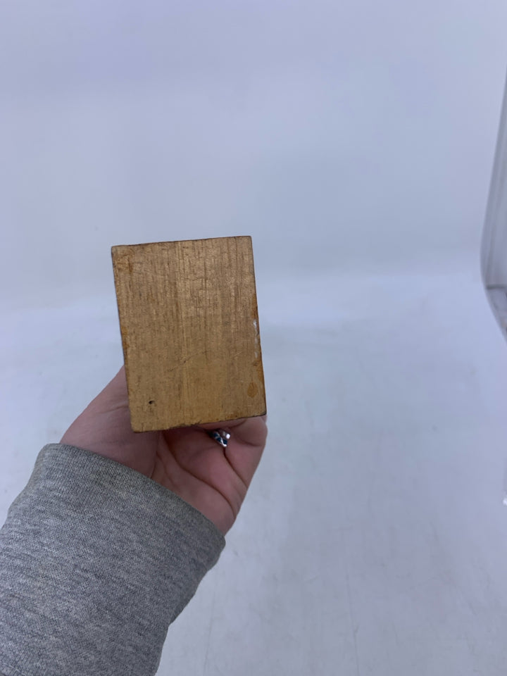 CARVED WOMAN CARRYING FRUIT ON HEAD.