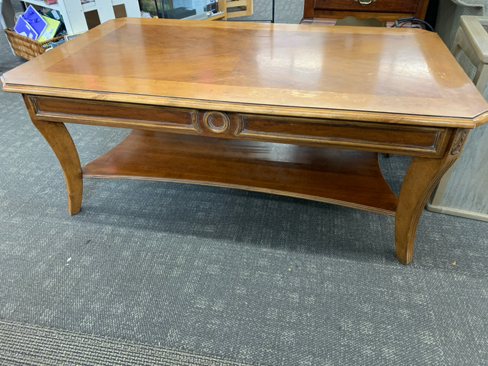 VTG OAK WOOD COFFEE TABLE.