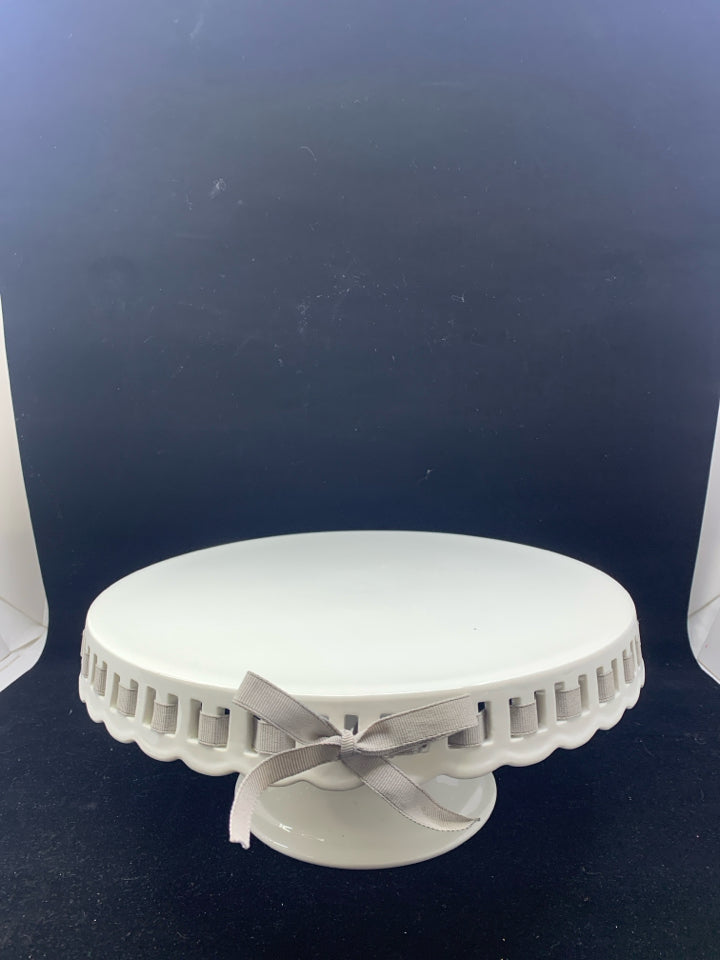 WHITE CAKE STAND W/ GRAY BOW DETAIL.