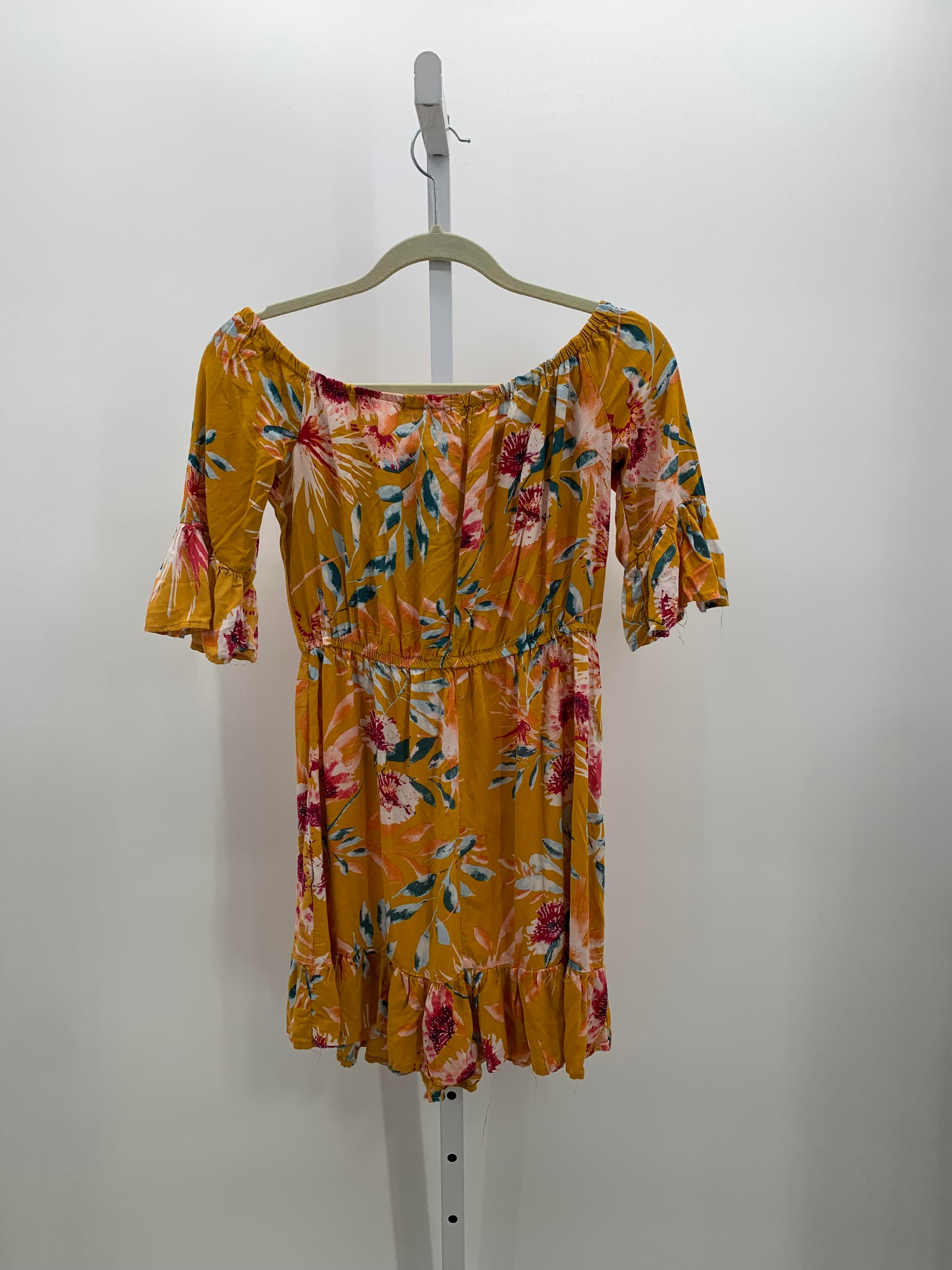 Size Medium Juniors Short Sleeve Dress