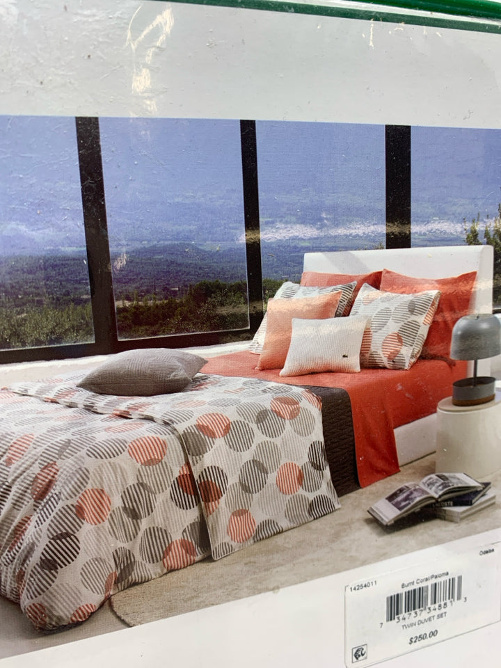 NIP LACOSTE TWIN RED/GREY DUVET SET.