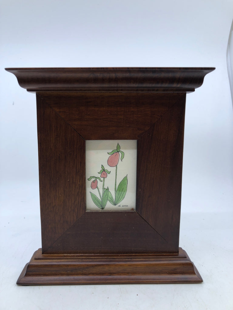 DARK WOOD STANDING FRAME W/ 3 PINK FLOWERS.