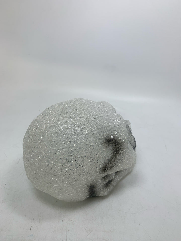 LIGHT UP FLEXIBLE SKULL.