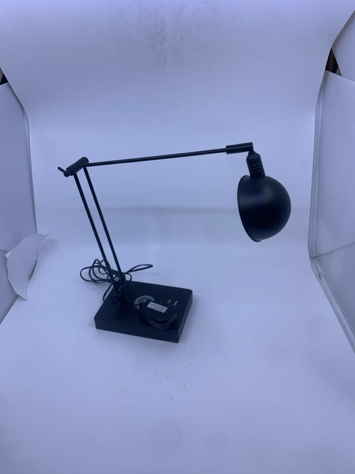 BLACK ADJUSTABLE LED DESK LAMP.