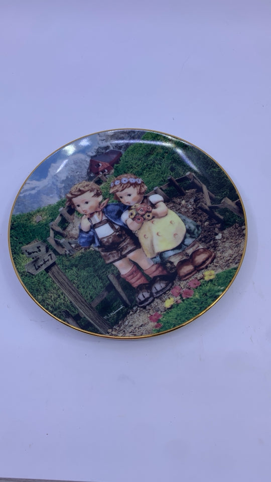 2 HUMMEL KIDS PLATE.
