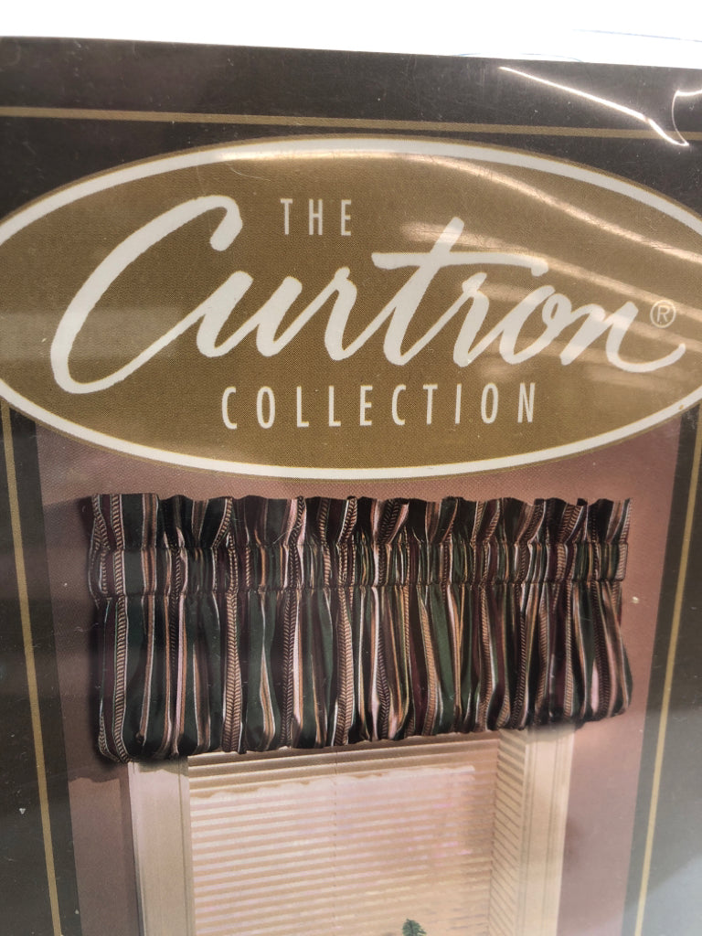 NIP HUNTER GREEN/BEIGE/MAROON BALLOON VALANCE.