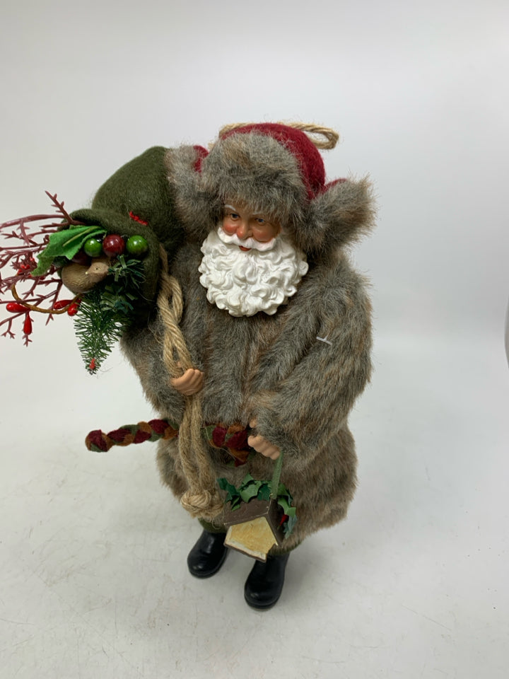 STANDING SANTA W/ FUR COAT.