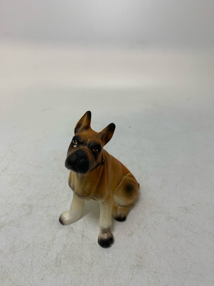 TAN LIGHTWEIGHT SITTING BOXER FIGURINE.