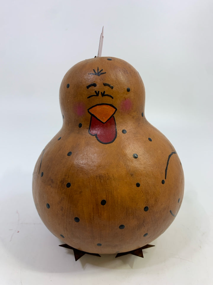 PRIMITIVE GOURD CHICKEN W/METAL FEET.