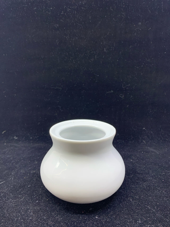 WHITE ROUND BOTTOM VASE.