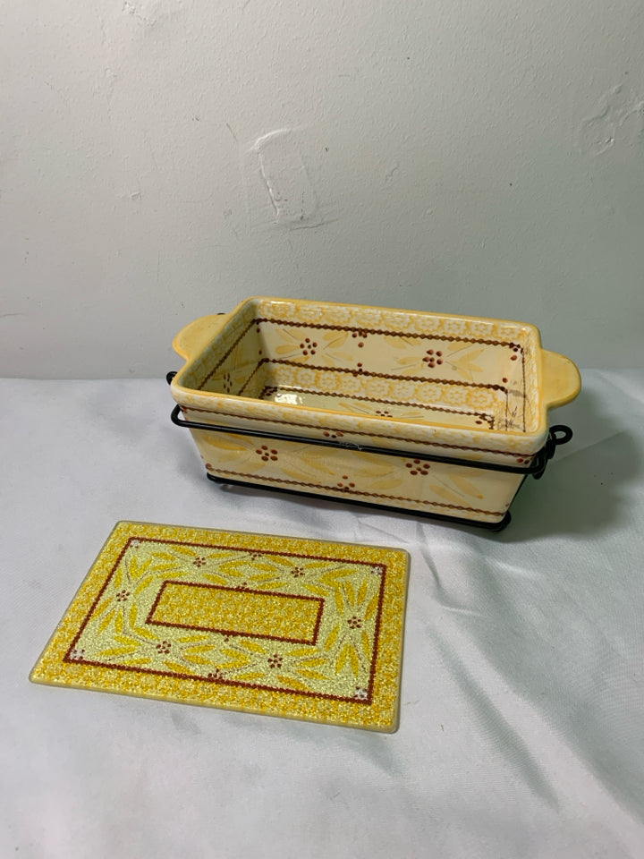 3 PC RECTANGLE BAKE WARE W/ TRIVET/ METAL STAND.