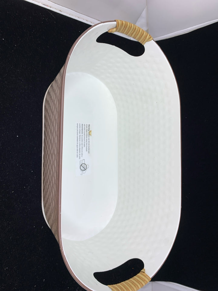 METAL CREAM W DOTS BASKET.