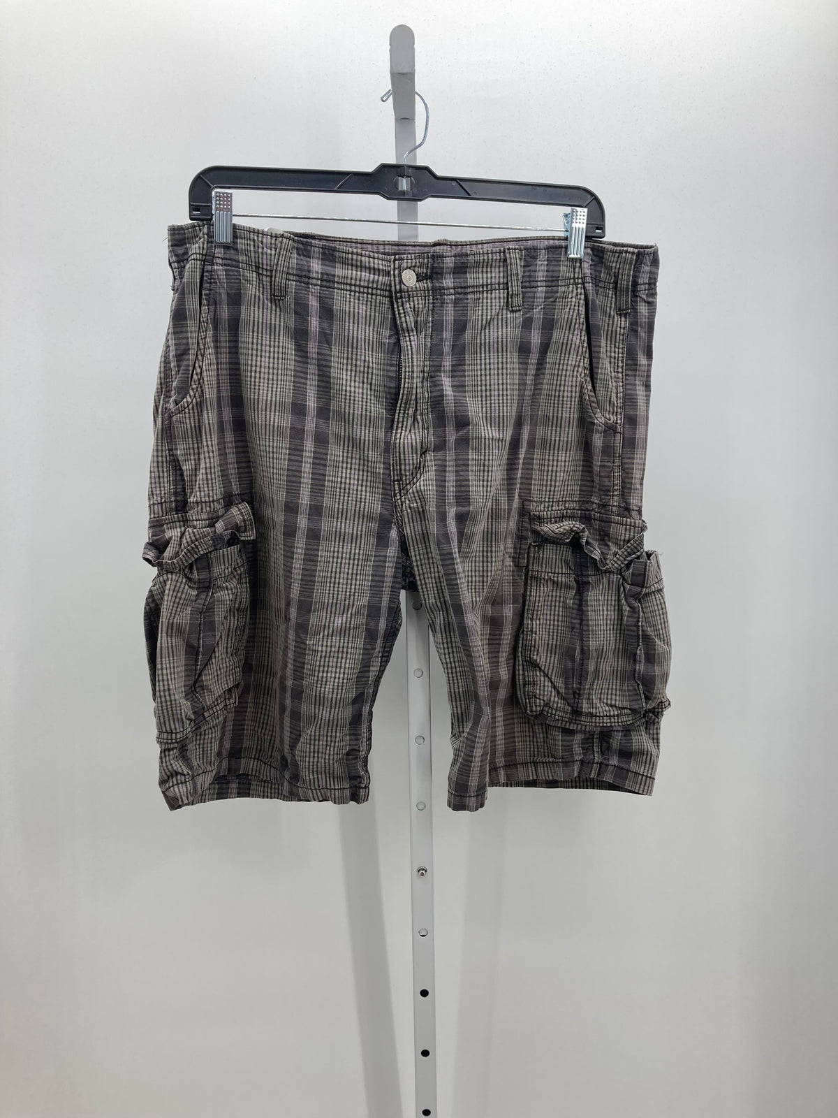 PLAID CARGO SHORTS