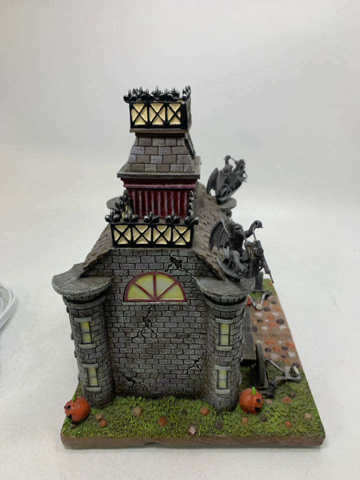 HAWTHORNE VILLAGE DEATH VALLEY HAUNTED MANOR RETIRED #A1381