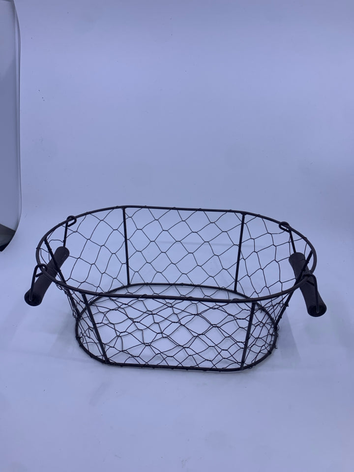 OVAL BROWN CHICKEN WIRE BASKET.
